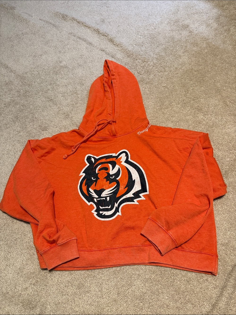 NFL Men's Bengals Orange Hooded Sweatshirt with Tiger Graphic, size XL